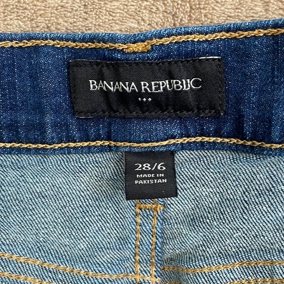 Banana Republic 4” Shorts Dark Wash Denim Jean Shorts size 6/28 - Picture 3 of 11
